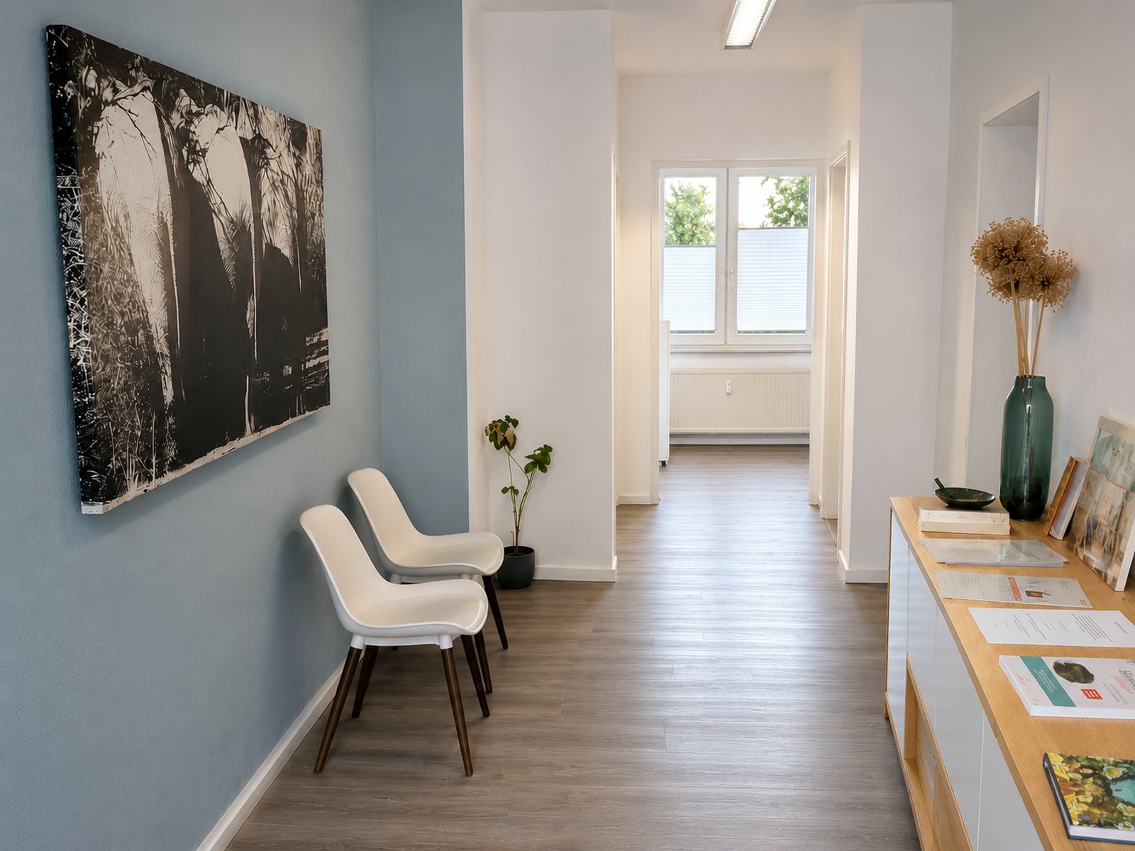 Warte- und Eingangsbereich der Praxisgemeinschaft Deckers & Lindner in Krefeld-Hüls